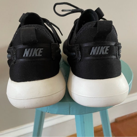 Nike Roshe Run Two Black Anthracite 854931-002 Women’s Size 8 - Picture 5 of 7